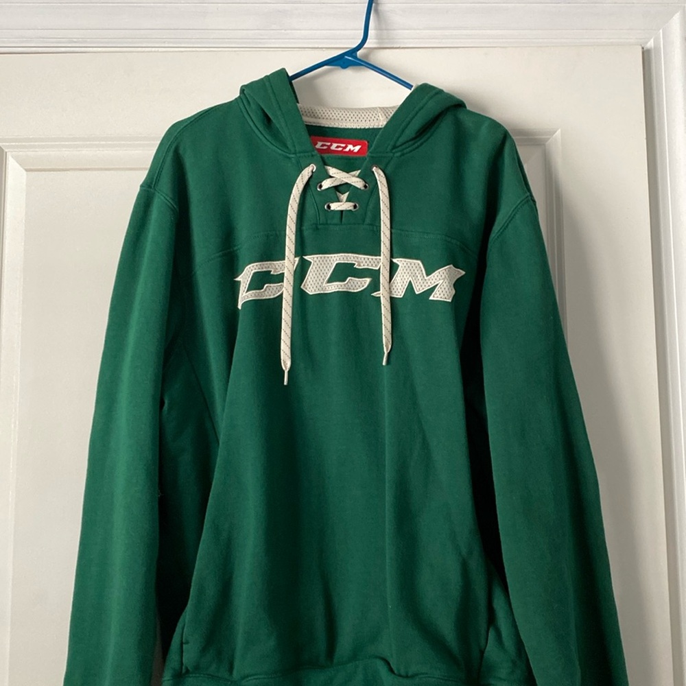 CCM men's XL
hockey style hoodie